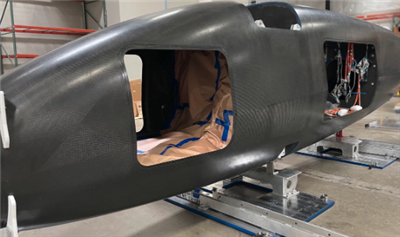 Oglekļa šķiedras pielietojums civilajā lidmašīnā